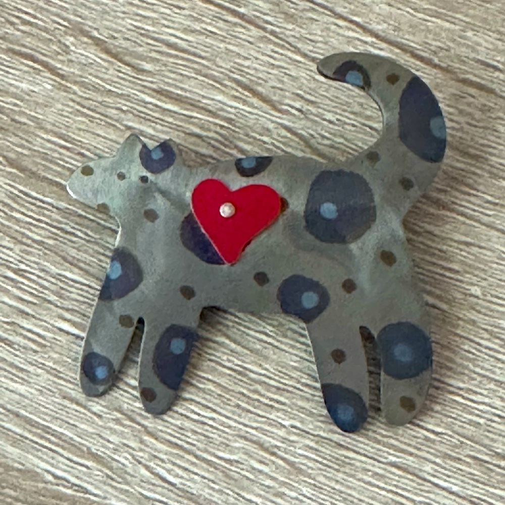 Vintage Metal Cat Brooch with Red Heart❤️